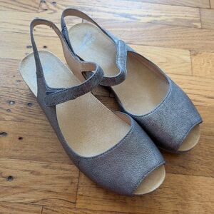 Dansko Marcy Metallic Gray Peep-Toe Sandals